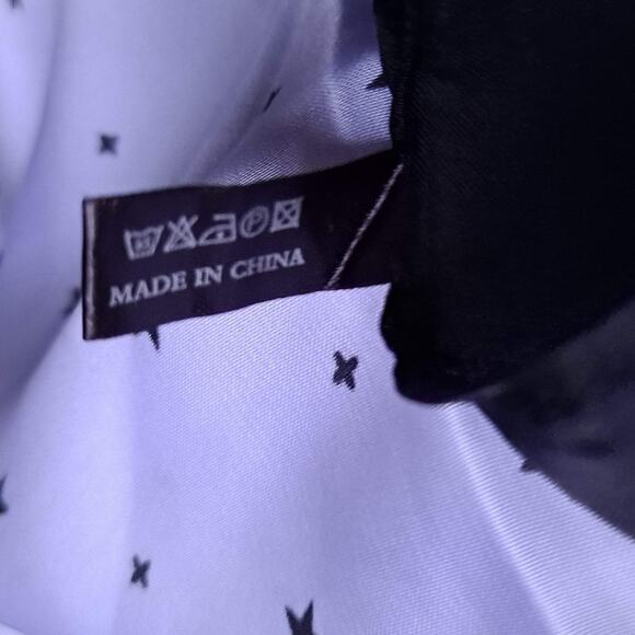 NWT Black & White Star Print Solid Border 100% Silk Square Scarf - Size 27"X27" - Picture 11 of 11